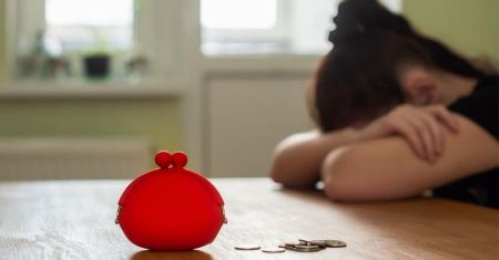 ارتفاع أسعار الوقود والمياه والكهرباء وفرض ضرائب جديدة، والمعاشات ثابتة لا تتغيّر